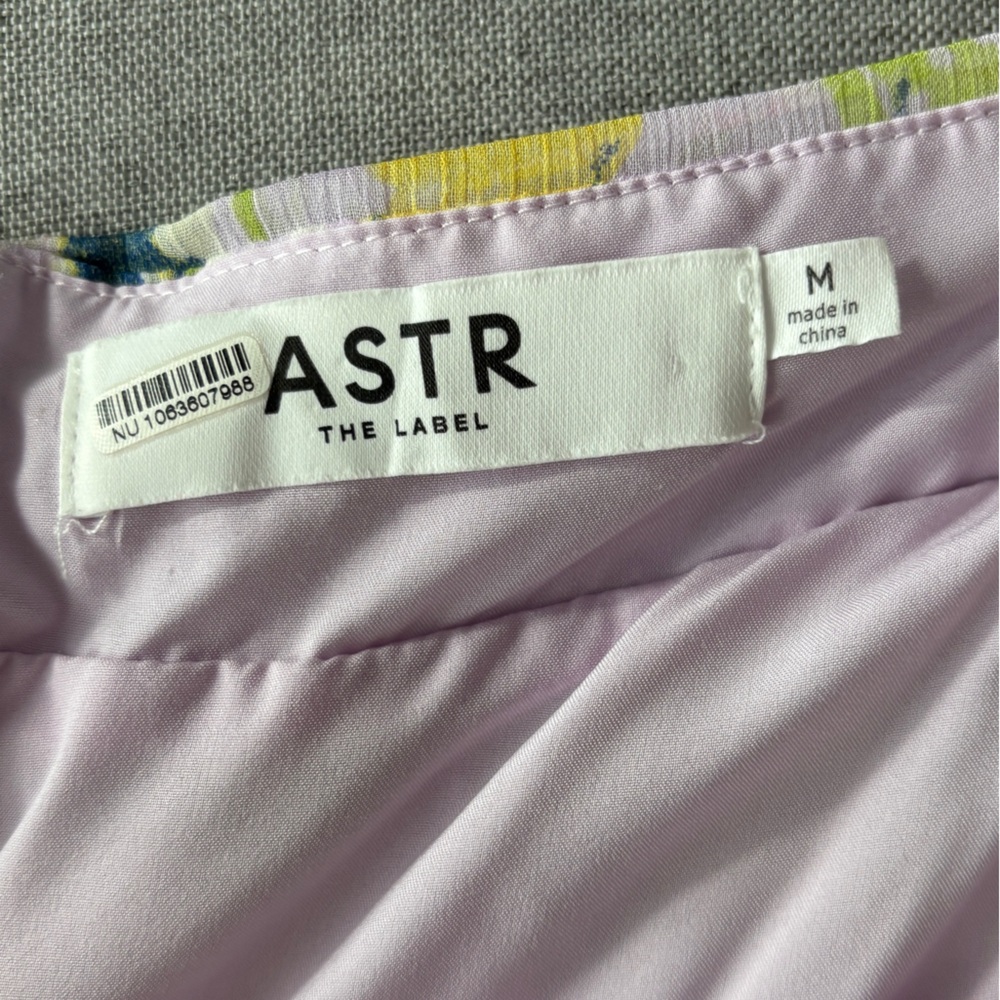 ASTR The Label Primrose Dress in Lavendar Multi Floral - Picture 8 of 8